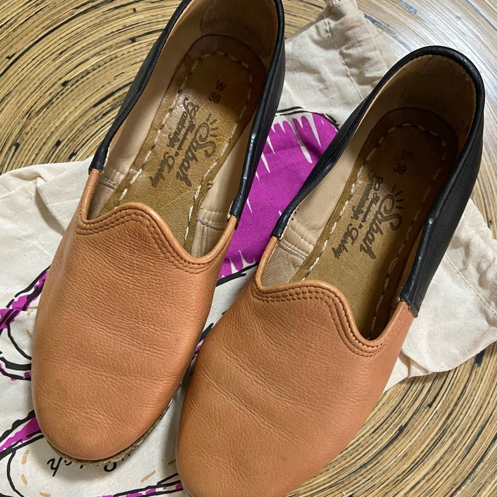 Sabah Black and Tan Leather sz 39, 7.5-8